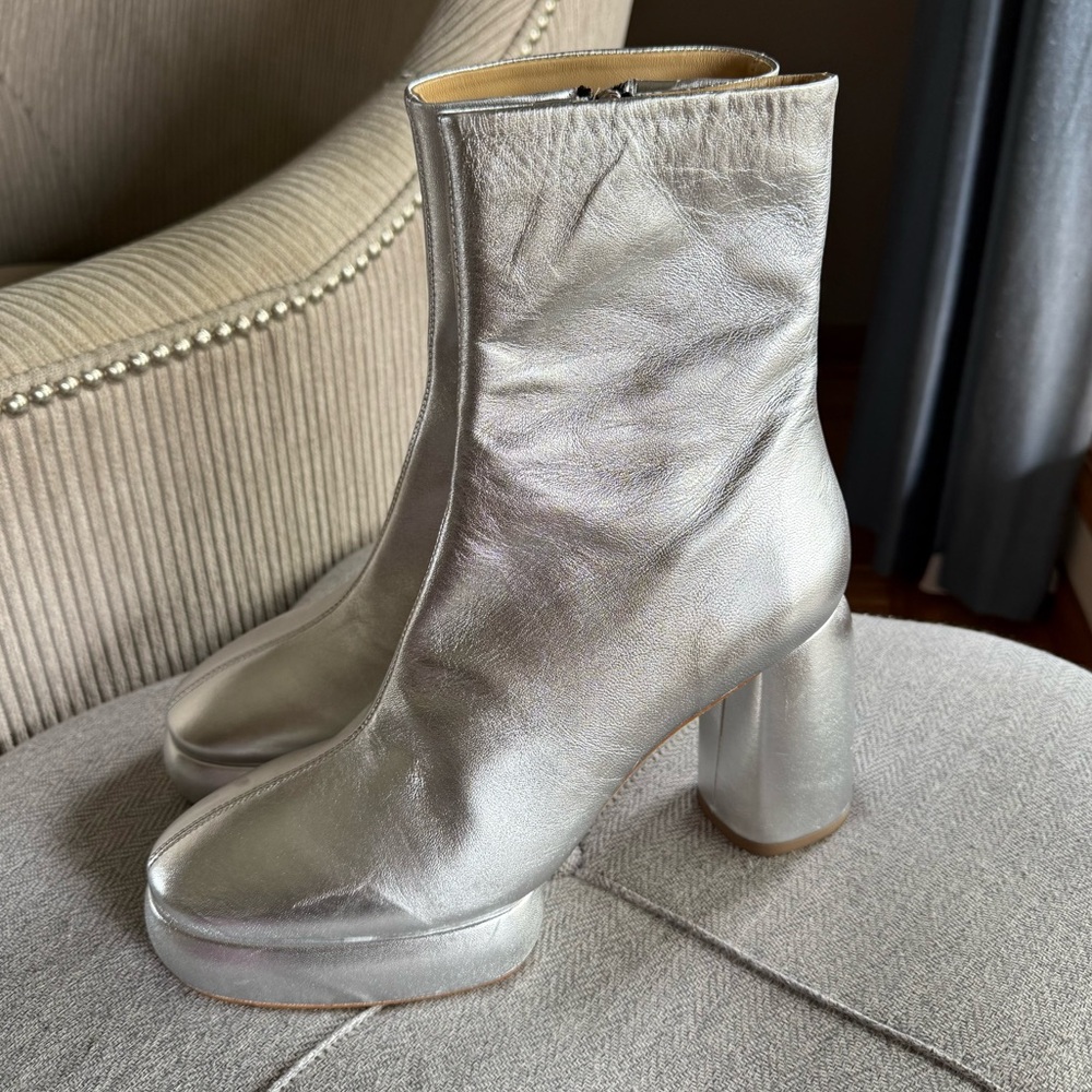 Aeyde Emmy Nappa leather silver boots